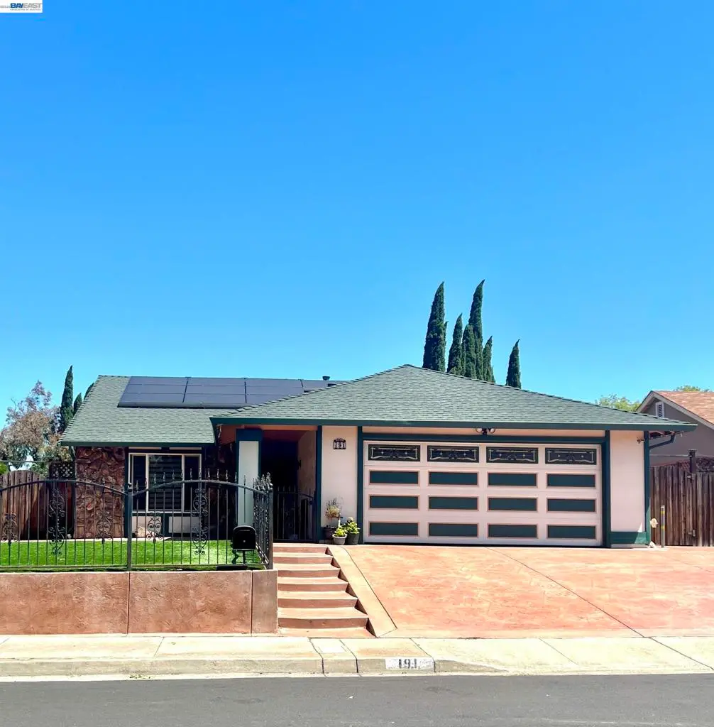 Single Family Residence for sale at 191 Clipper Dr, Pittsburg, CA featuring 3 beds and 2 baths