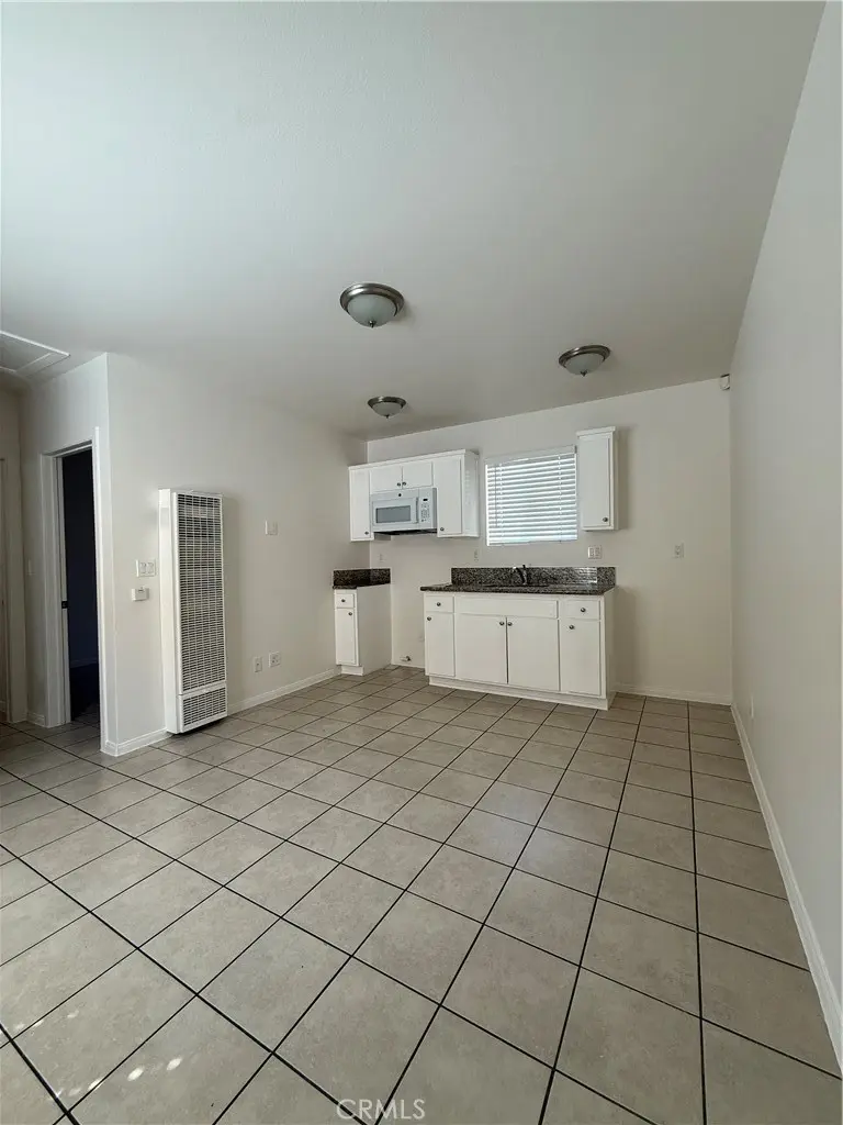 Residential Lease for rent at 1623 Sherman Place 5, Long Beach, Los Angeles County, CA featuring 1 bed and 1 bath