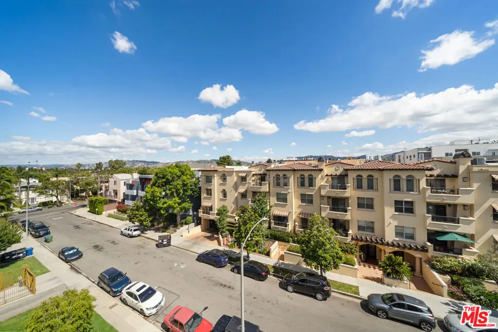 Residential Lease for rent at 5030 Rosewood Avenue 504, Los Angeles, Los Angeles County, CA featuring 2 beds and 2 baths