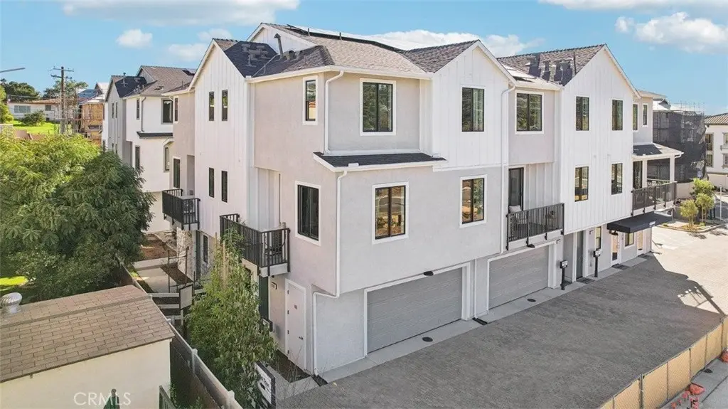 Condominium for sale at 2338 Golden Blaze Glen, Escondido, CA featuring 3 beds and 3 baths