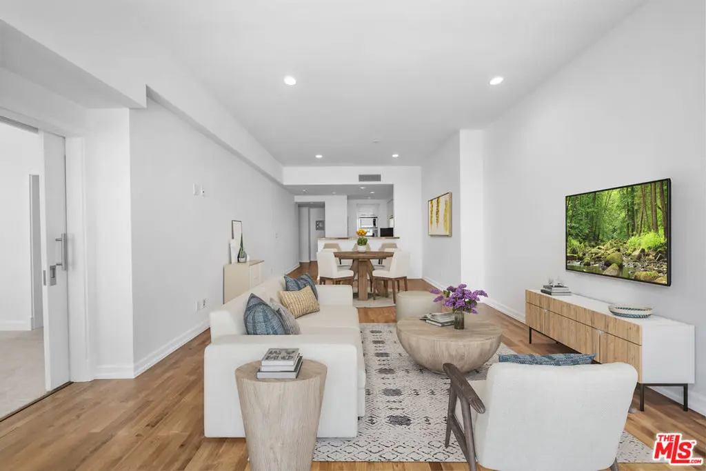 Condominium for sale at 900 W OLYMPIC Boulevard 31E, Los Angeles, CA featuring 1 bed and 2 baths