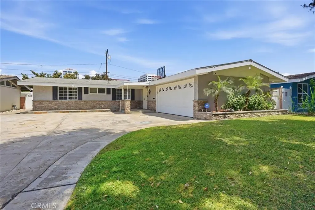 Single Family Residence for rent at 533 S Devon Road, Orange, CA featuring 4 beds and 2 baths