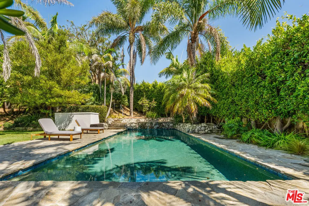 Single Family Residence for rent at 3614 Malibu Country Drive, Malibu, CA featuring 4 beds and 5 baths