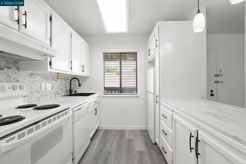Condominium for sale at 1437 Marchbanks Dr 3, Walnut Creek, CA featuring 1 bed and 1 bath