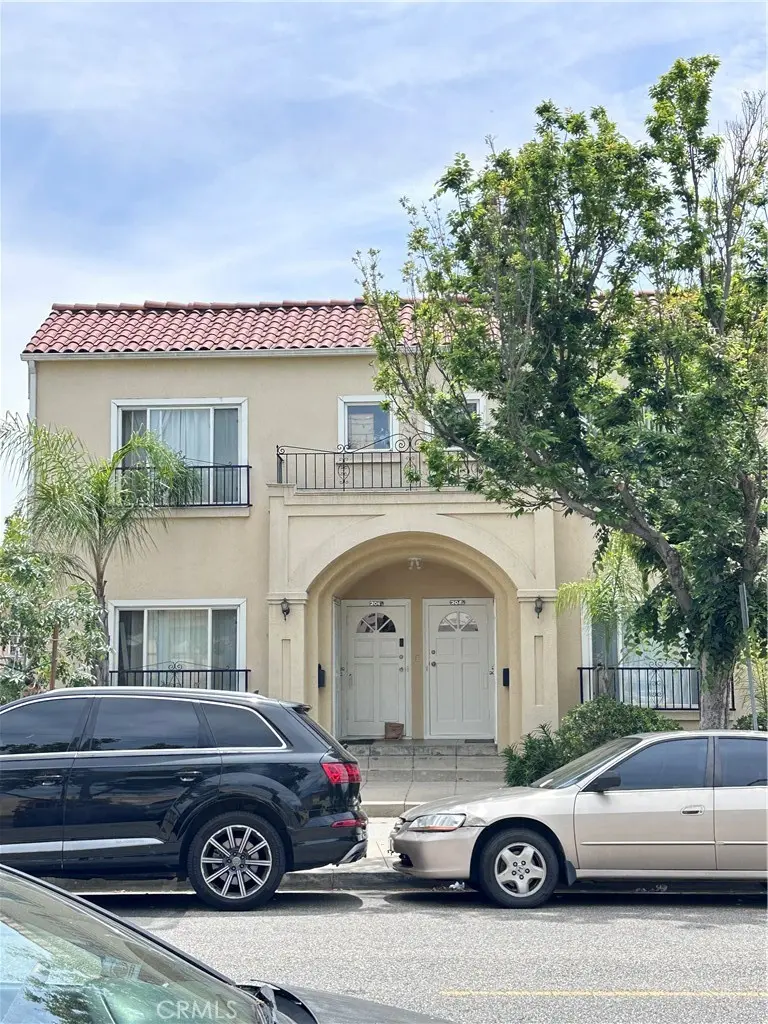 Residential Lease for rent at 204 E Maple, Glendale, Los Angeles County, CA featuring 2 beds and 1 bath