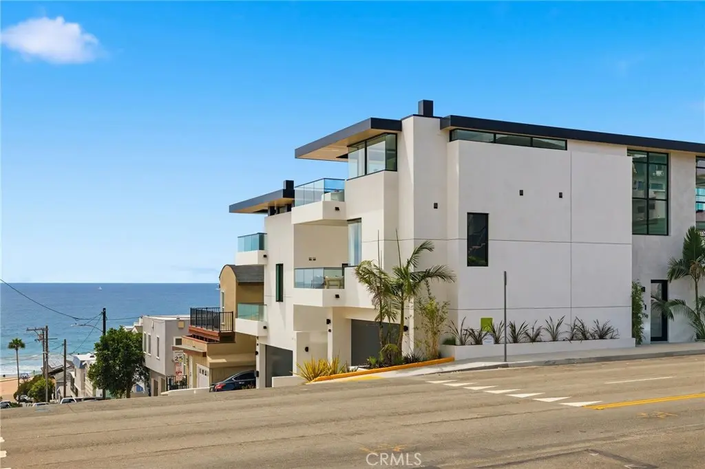 Townhouse for sale at 4101 Highland, Manhattan Beach, CA featuring 3 beds and 4 baths