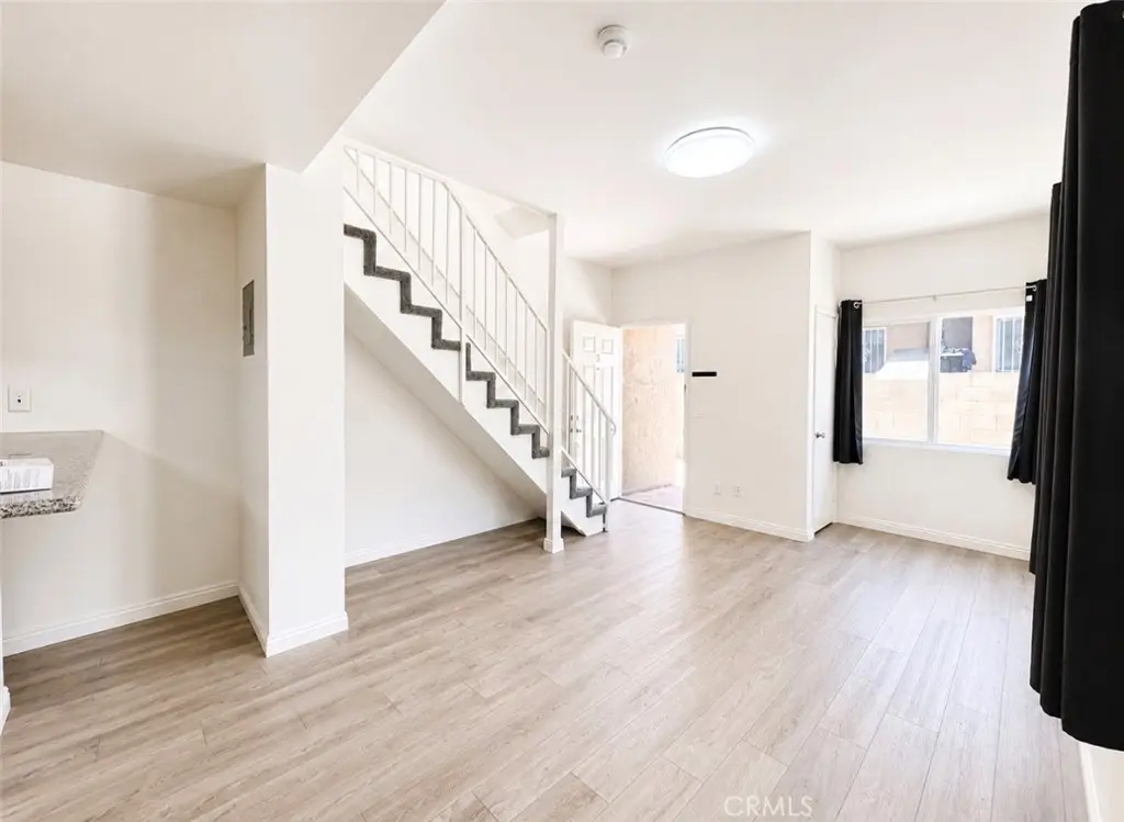 Residential Lease for rent at 917 S Catalina 5, Los Angeles, Los Angeles County, CA featuring 2 beds and 2 baths