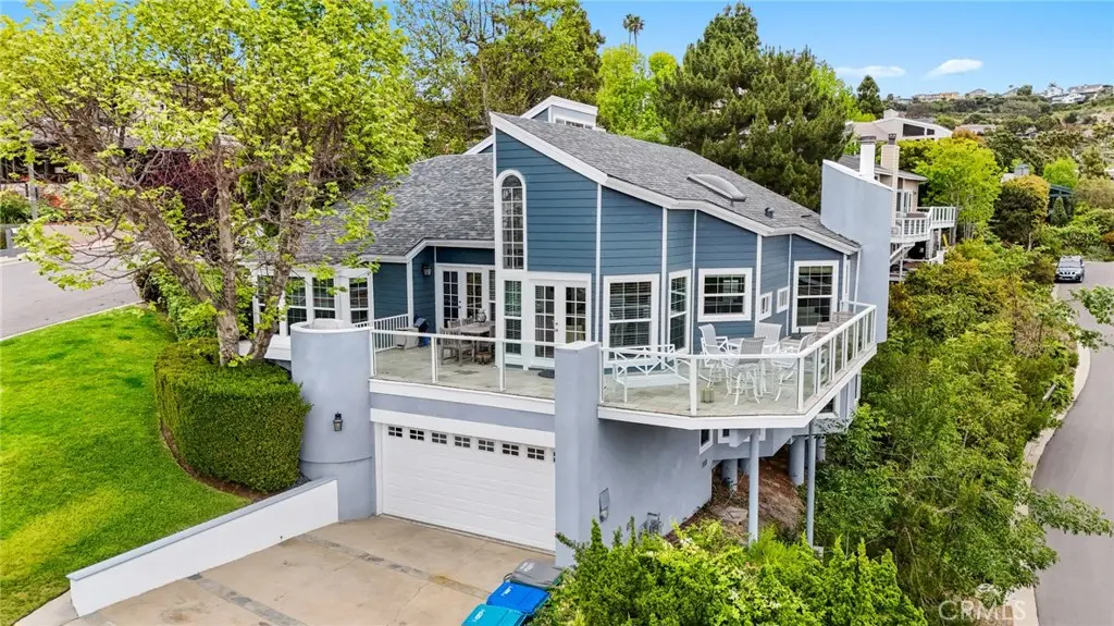 Single Family Residence for rent at 2210 Bridge, Laguna Beach, CA featuring 3 beds and 3 baths