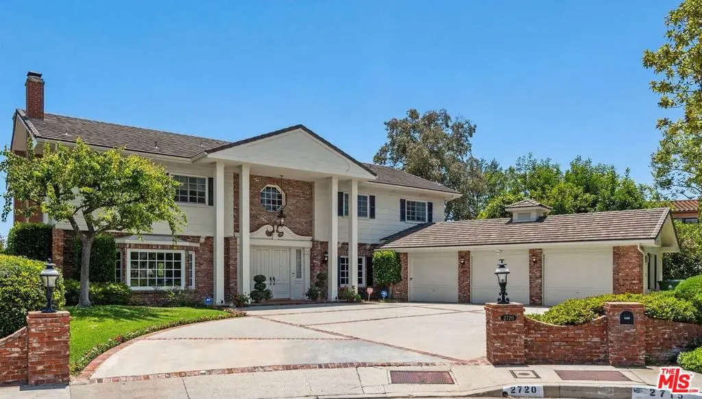 Single Family Residence for sale at 2720 Aqua Verde Circle, Los Angeles, CA featuring 5 beds and 6 baths