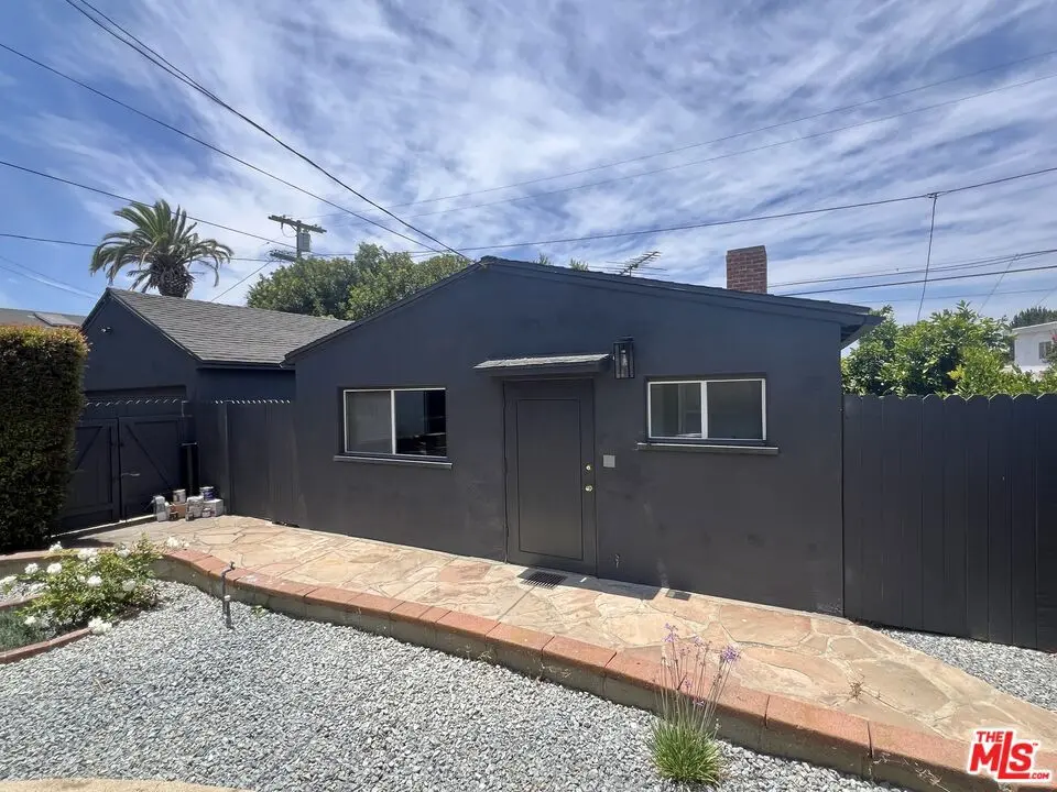 Residential Lease for rent at 8347 Loyola Boulevard, Los Angeles, Los Angeles County, CA and 1 bath