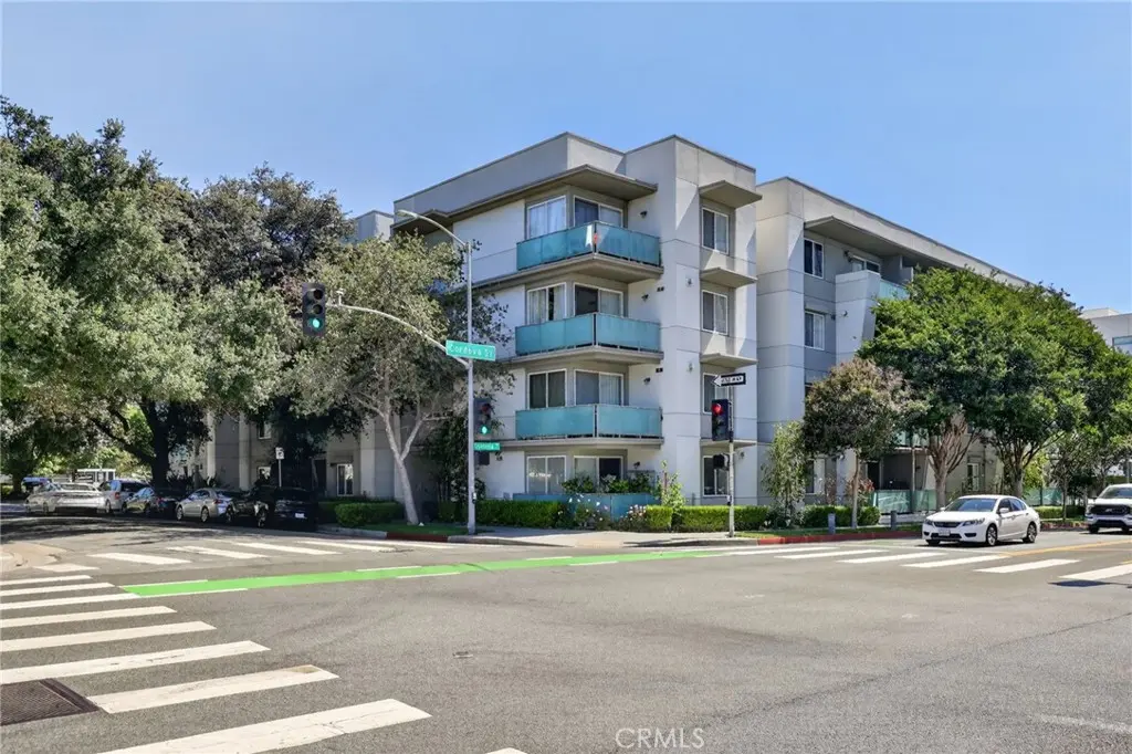 Condominium for sale at 160 S Hudson Avenue 111, Pasadena, CA featuring 1 bed and 1 bath