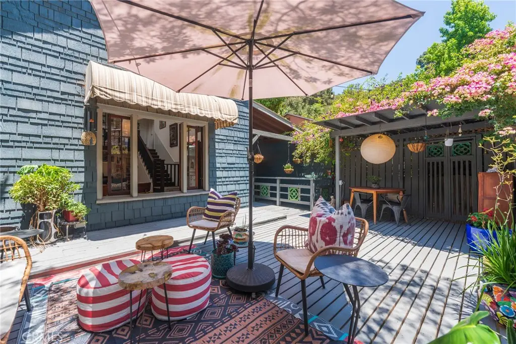 Single Family Residence for sale at 9861 Easton Drive, Los Angeles, CA featuring 2 beds and 3 baths