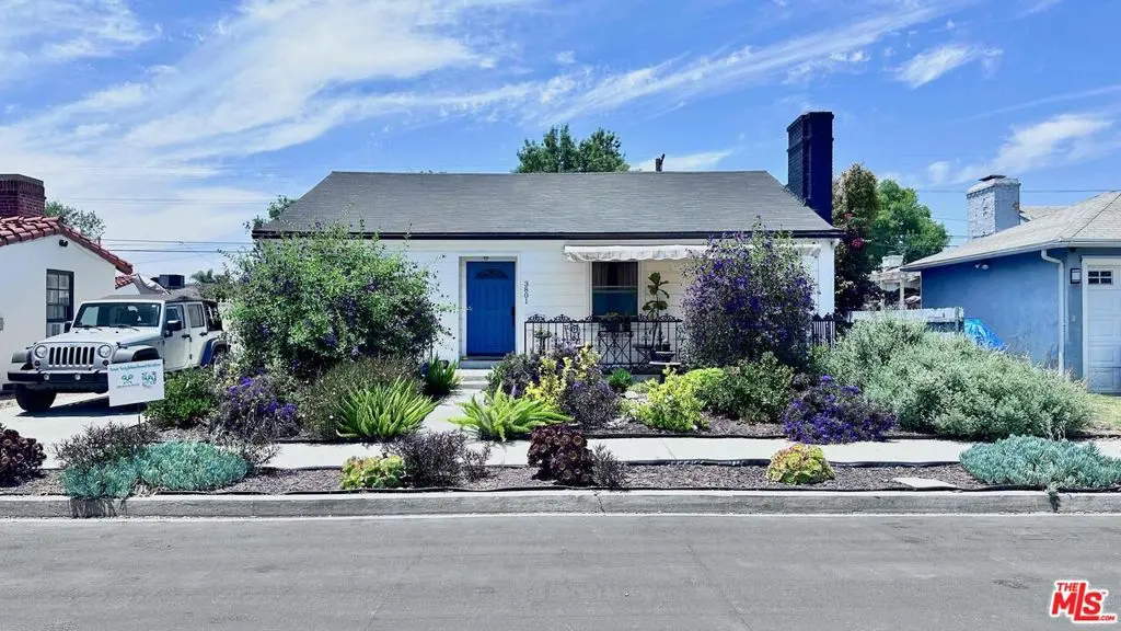 Single Family Residence for rent at 3801 Sutro Avenue, Los Angeles, CA featuring 2 beds and 2 baths