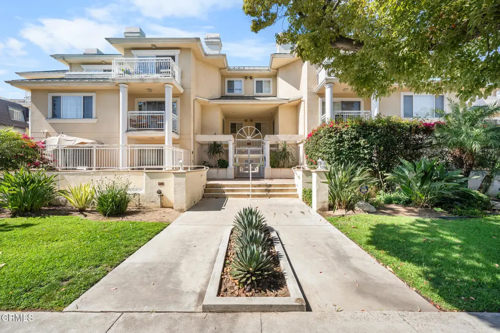 Condominium for sale at 530 W Stocker 206, Glendale, CA featuring 2 beds and 2 baths