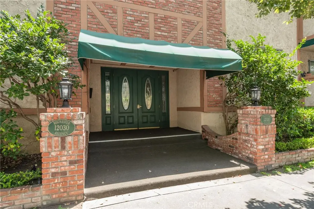 Condominium for sale at 12030 Rochester #207 Avenue 207, Los Angeles, CA featuring 1 bed and 1 bath