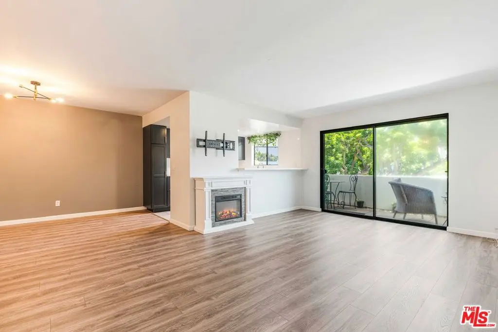 Residential Lease for rent at 5000 S Centinela Avenue 344, Los Angeles, Los Angeles County, CA featuring 1 bed and 1 bath