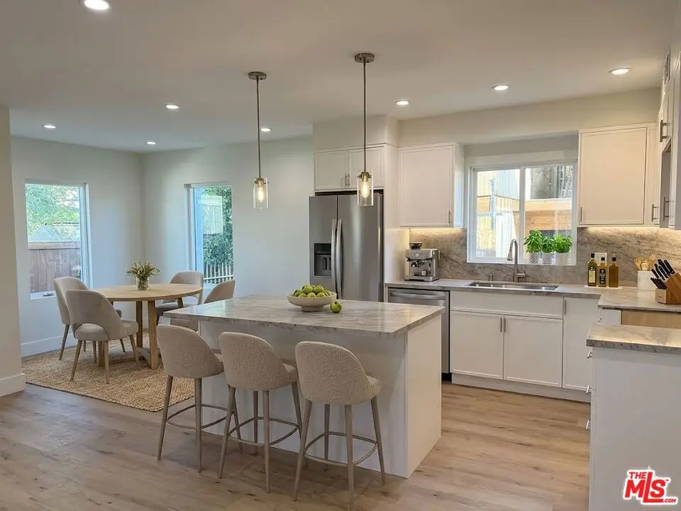 Residential Lease for rent at 1546 S Ogden Drive 1B, Los Angeles, Los Angeles County, CA featuring 1 bed and 1 bath
