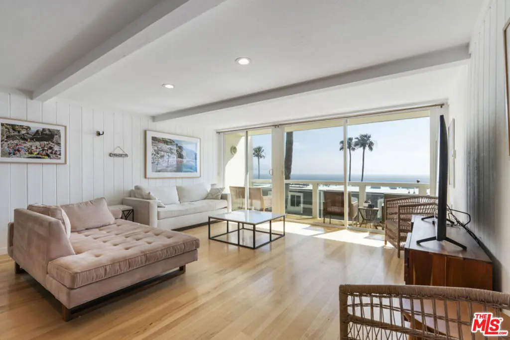 Residential Lease for rent at 11954 Oceanaire Lane, Malibu, Los Angeles County, CA featuring 2 beds and 2 baths
