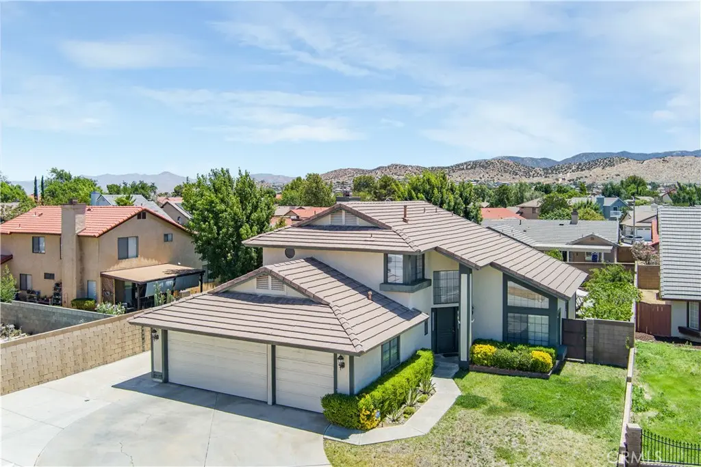 2102 Redrock Ct, Palmdale, CA — listing photo 1