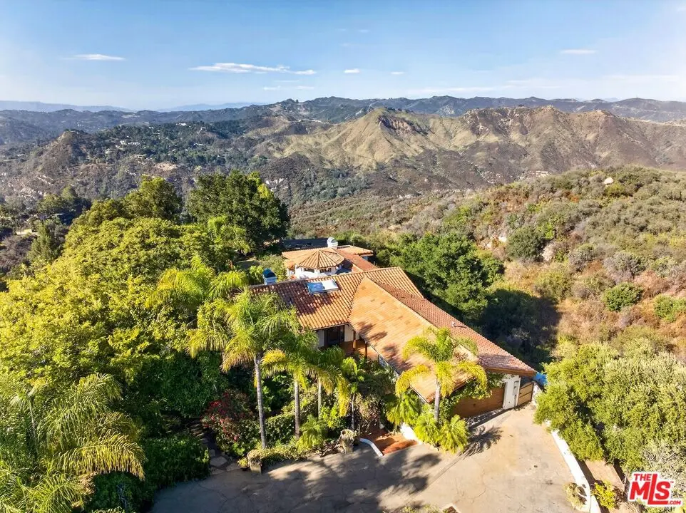 20333 Reigate Road, Topanga, CA — listing photo 1