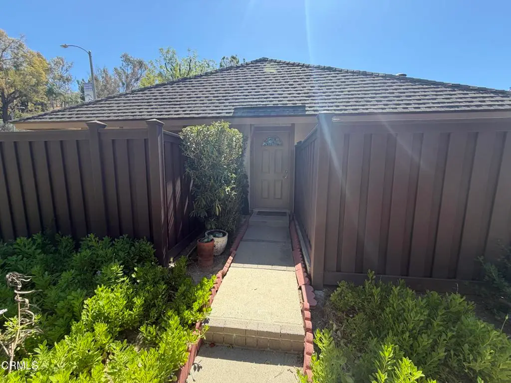 Condominium for rent at 28835 Oakpath Drive, Agoura Hills, CA featuring 2 beds and 1 bath
