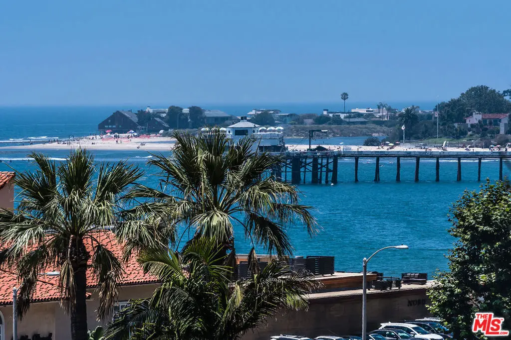 Residential Lease for rent at 22605 Pacific Coast Highway, Malibu, Los Angeles County, CA featuring 2 beds and 1 bath