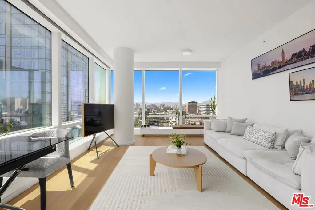 Condominium for sale at 877 Francisco Street 1811, Los Angeles, CA featuring 1 bed and 2 baths