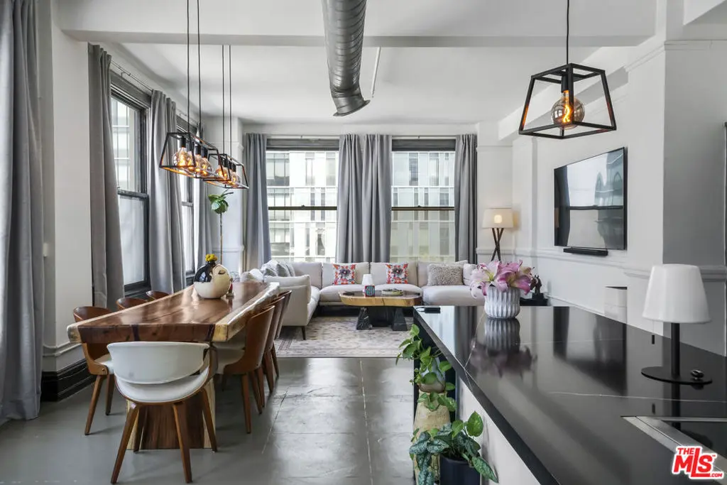 Residential Lease for rent at 108 W 2nd Street 313, Los Angeles, Los Angeles County, CA featuring 1 bed and 1 bath