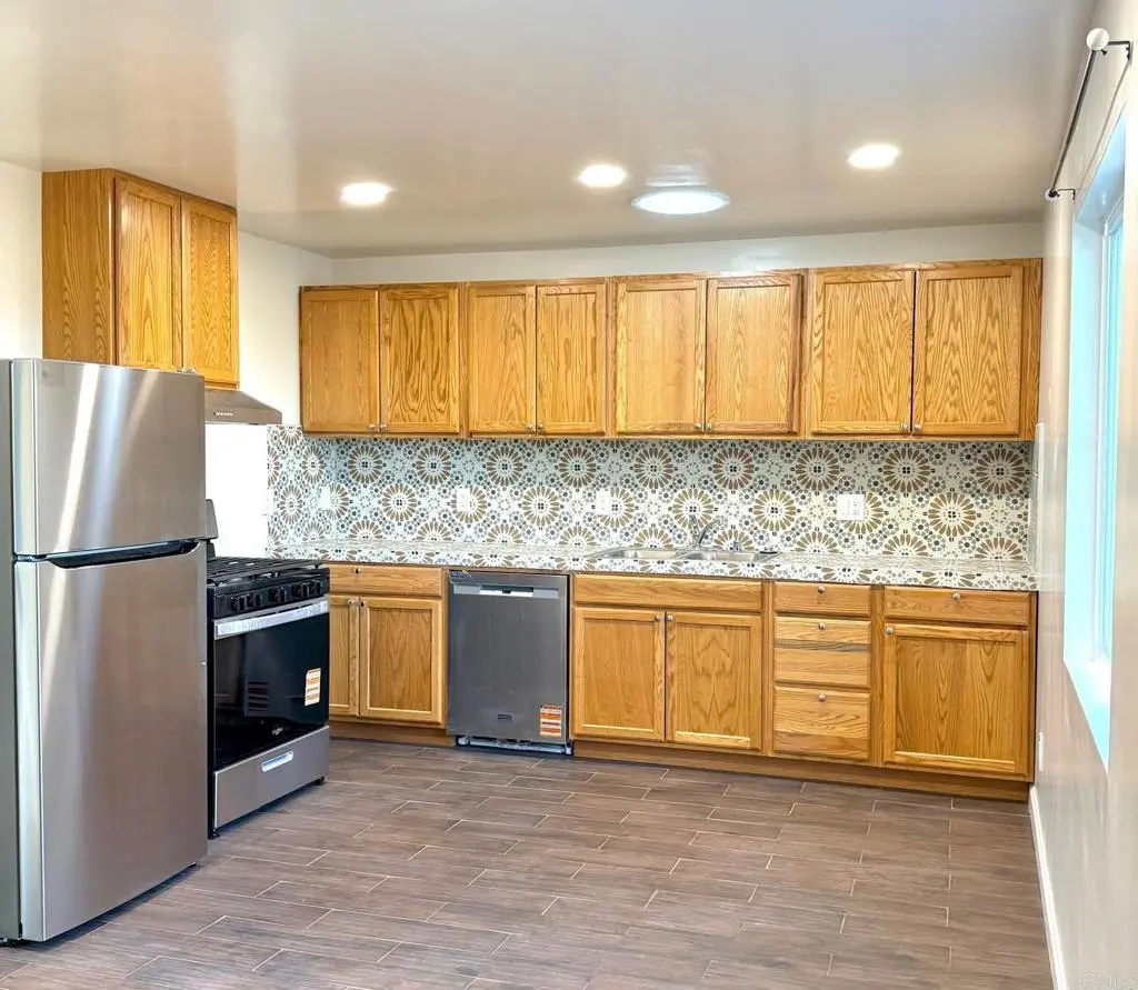 Single Family Residence for rent at 6961 Colorado Ave, La Mesa, CA featuring 4 beds and 2 baths