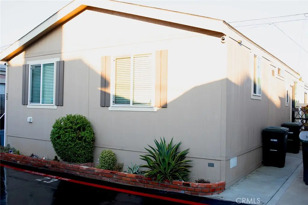 327 W Wilson Street 23, Costa Mesa, CA — listing photo 1
