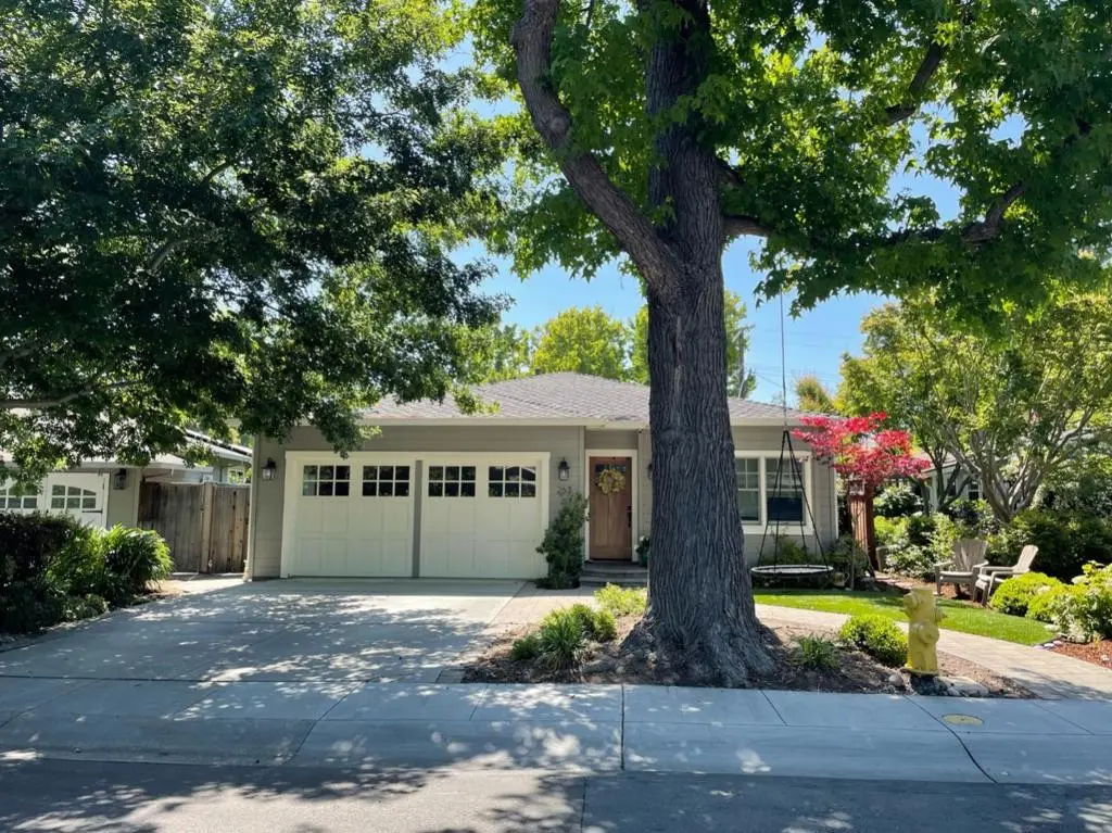 Residential Lease for rent at 263 Oakhurst Place, Menlo Park, CA featuring 3 beds and 3 baths