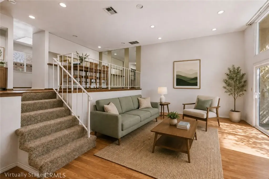 17943 Magnolia Boulevard 16, Encino, CA — listing photo 1