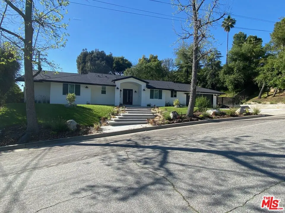 Single Family Residence for rent at 5015 Redwillow Lane, La Canada Flintridge, CA featuring 4 beds and 4 baths
