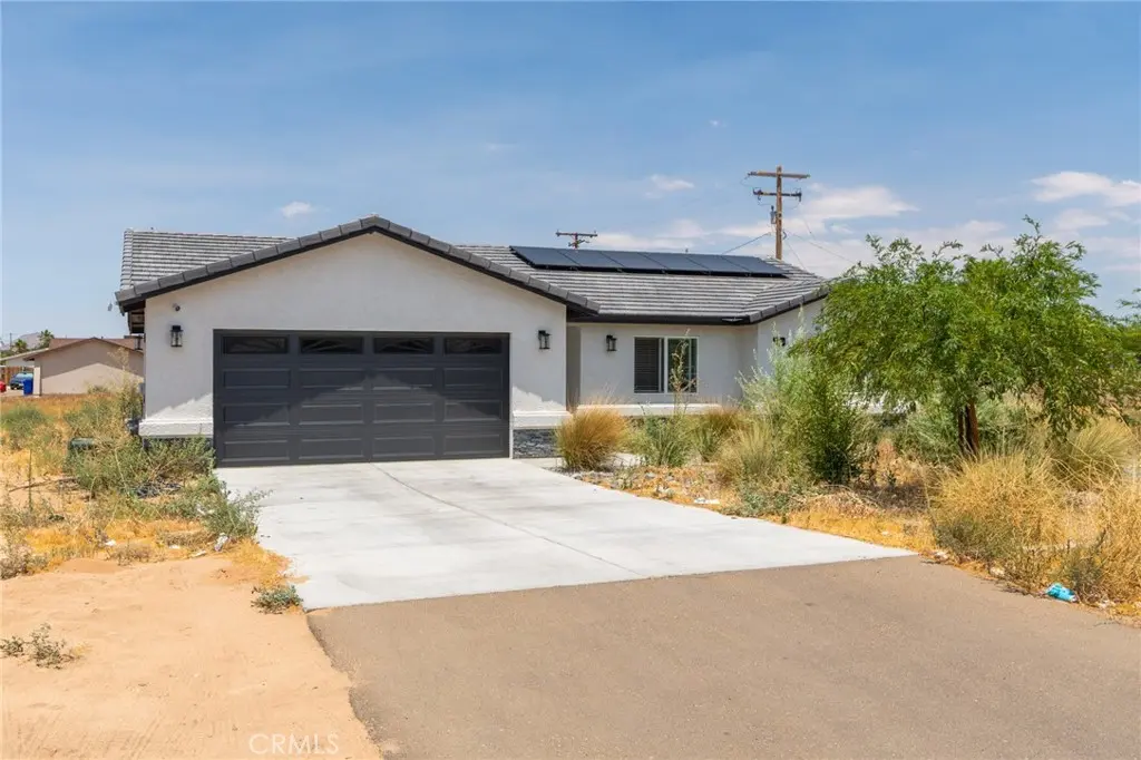 20924 Ponca, Apple Valley, CA — listing photo 1