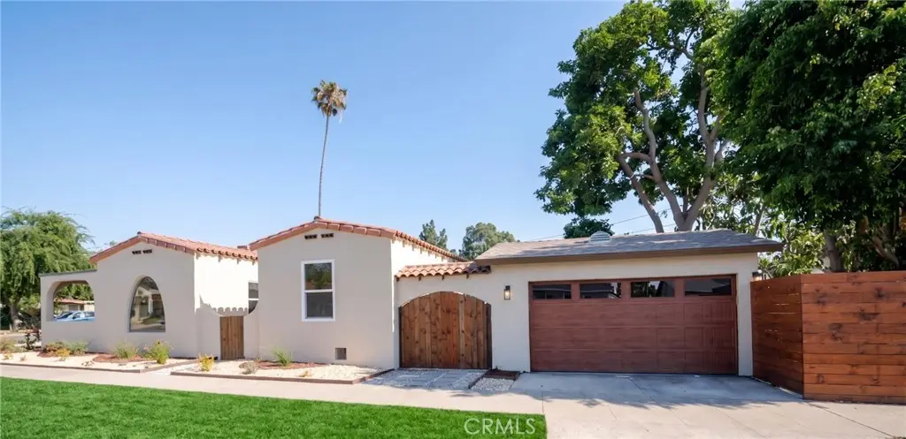 Single Family Residence for sale at 2391 Fashion Ave, Long Beach, CA featuring 3 beds and 2 baths