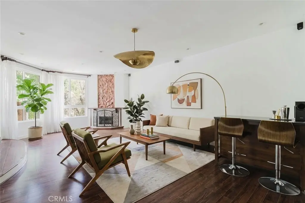 5333 Zelzah Avenue 203, Encino, CA — listing photo 1