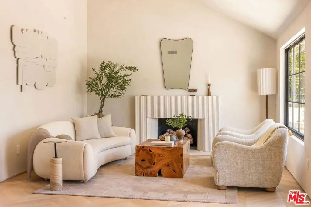 Single Family Residence for sale at 8353 Sunset View Drive, Los Angeles, CA featuring 4 beds and 3 baths