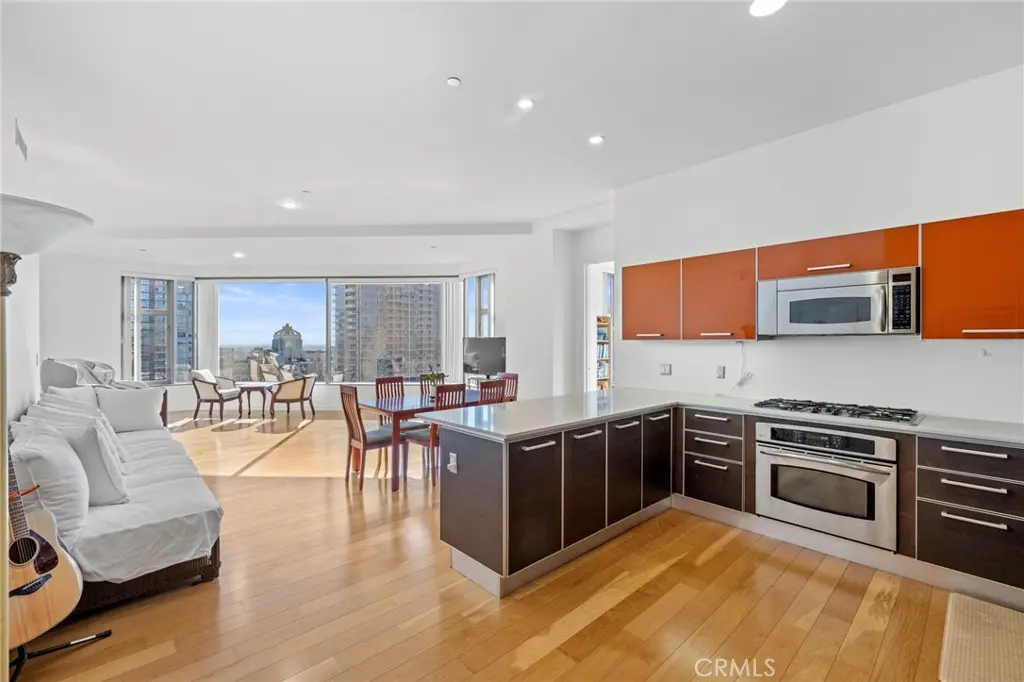 Residential Lease for rent at 801 S Grand 1611, Los Angeles, Los Angeles County, CA featuring 2 beds and 2 baths