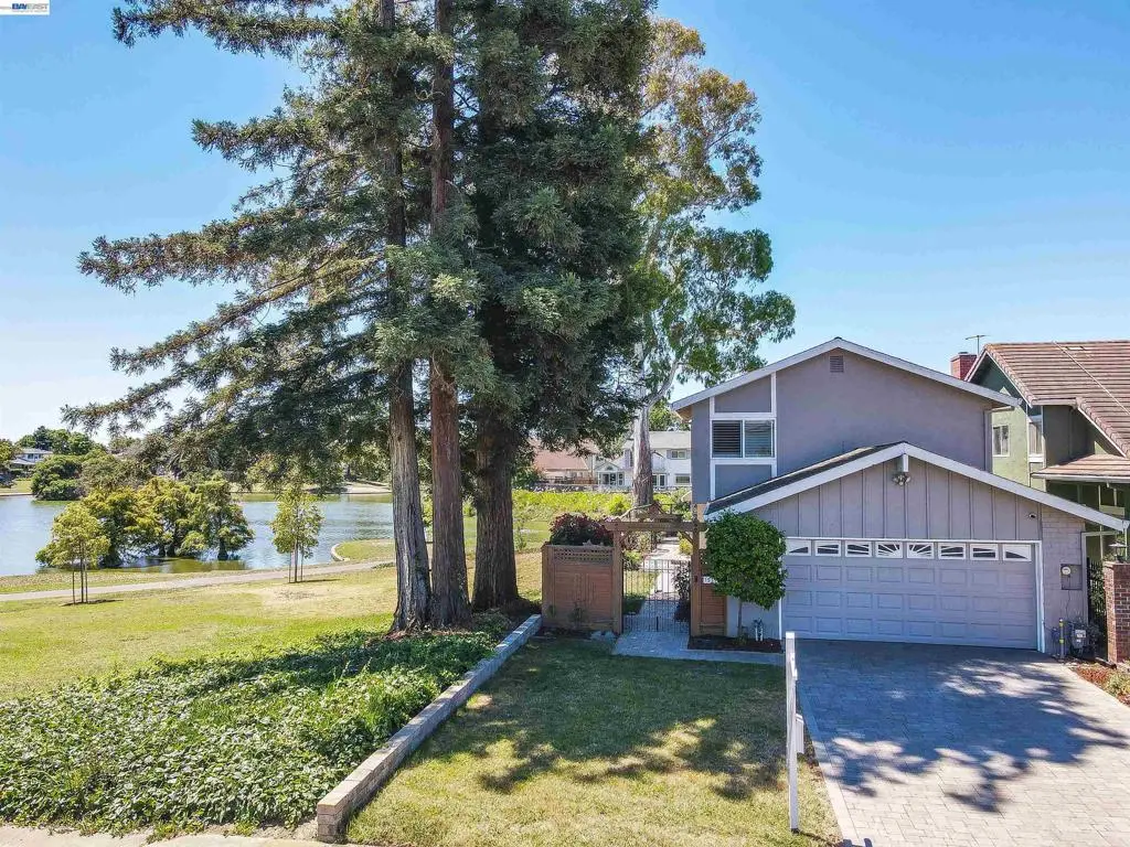 Single Family Residence for sale at 35791 Scarborough Dr, Newark, CA featuring 3 beds and 3 baths