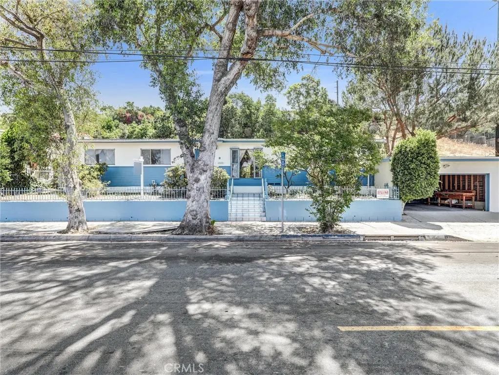 Single Family Residence for sale at 2020 Thomas, Los Angeles, CA featuring 3 beds and 2 baths