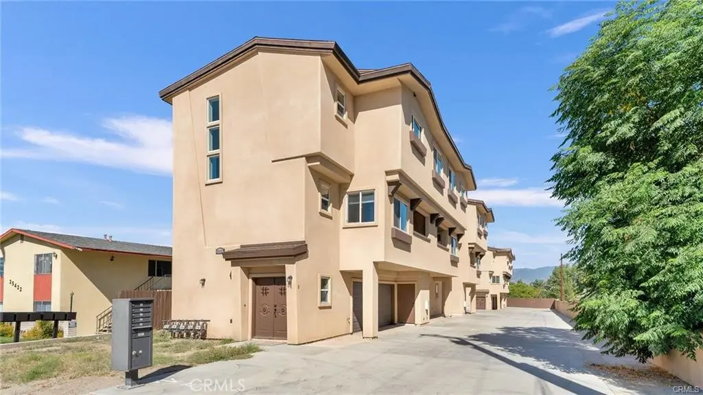 Condominium for rent at 25432 Cole 2, Loma Linda, CA featuring 2 beds and 3 baths