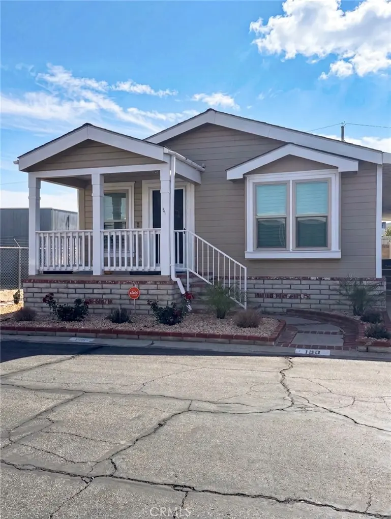 Residential Lease for rent at 2205 W Acacia 190, Hemet, Riverside County, CA featuring 3 beds and 2 baths