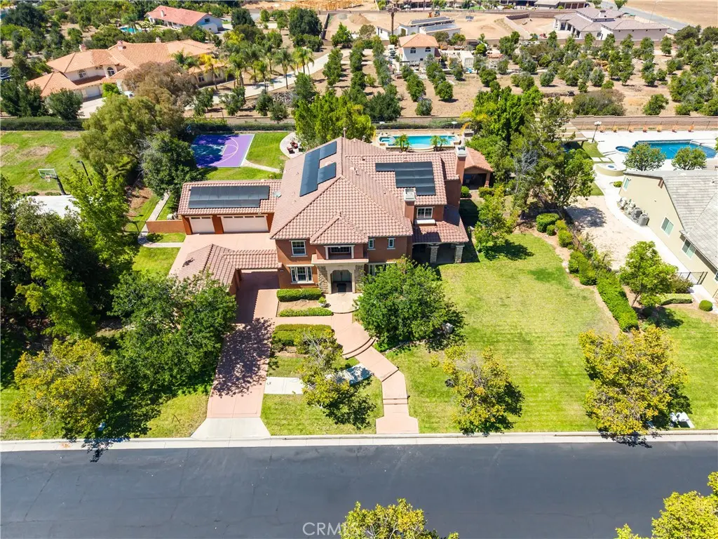 Single Family Residence for sale at 1055 Lowry Ranch, Corona, CA featuring 5 beds and 5 baths