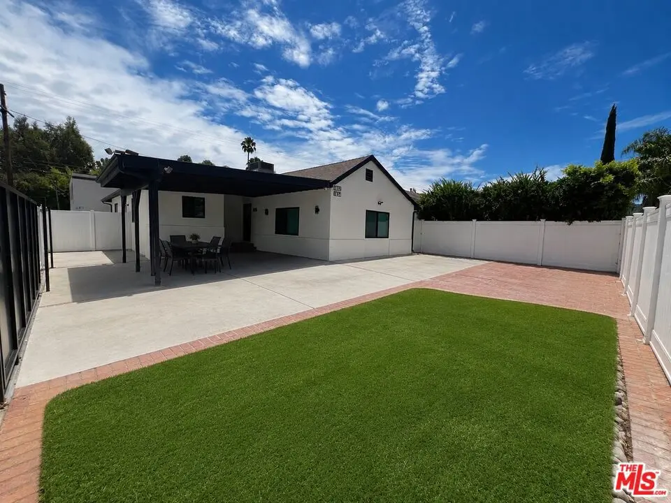 4852 Topanga Canyon Boulevard, Woodland Hills, CA — listing photo 1