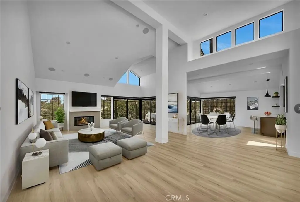 Single Family Residence for rent at 19 Sea Cove Lane 1, Newport Beach, CA featuring 2 beds and 3 baths