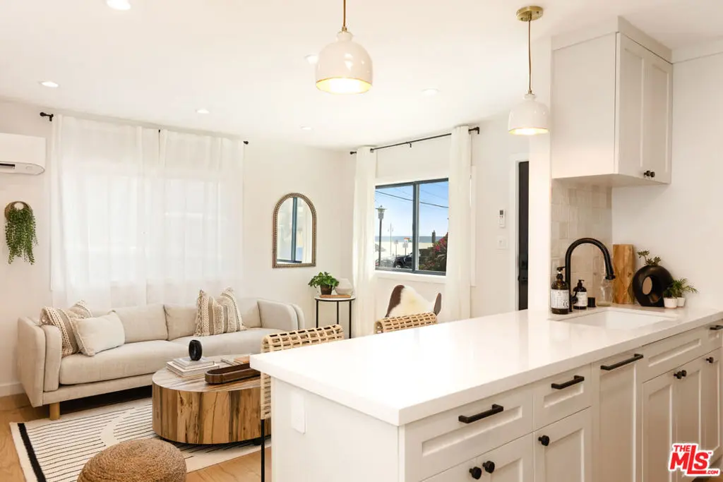 17 Sunset Avenue 1, Venice, CA — listing photo 1