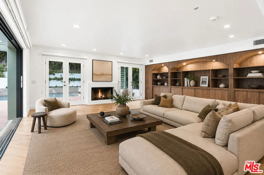 Residential Lease for rent at 1200 N Doheny Drive, Los Angeles, Los Angeles County, CA featuring 4 beds and 6 baths