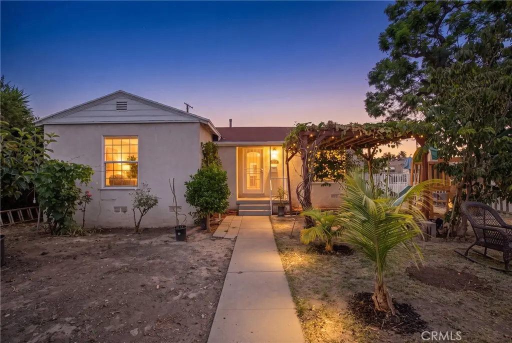 Single Family Residence for sale at 2011 N Grape, Compton, CA featuring 3 beds and 1 bath