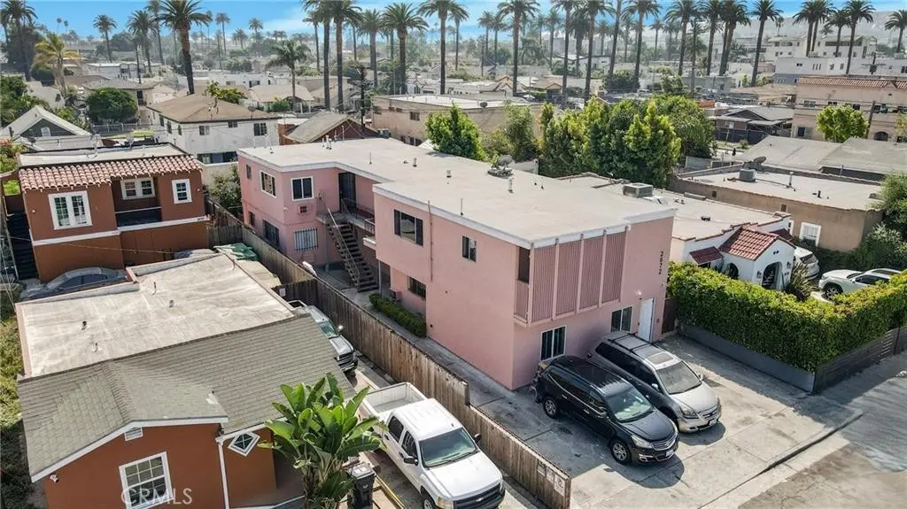 Residential Lease for rent at 2672 S Redondo, Los Angeles, Los Angeles County, CA featuring 3 beds and 1 bath