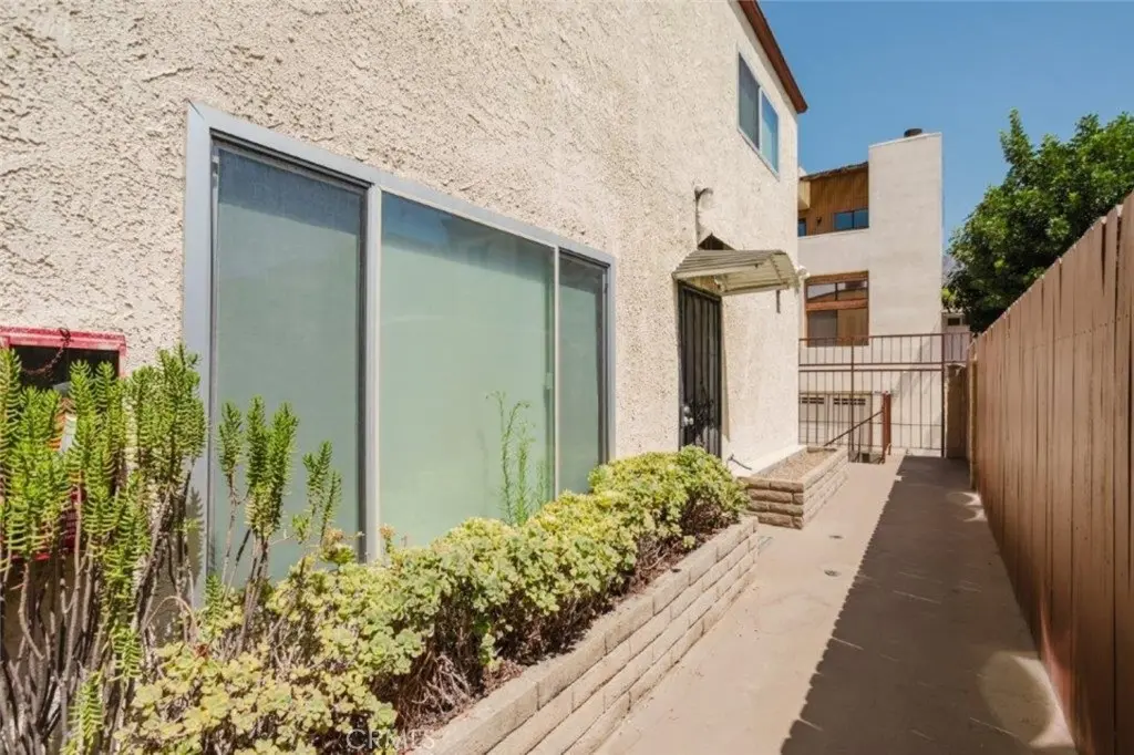 251 W Dryden Street 5, Glendale, CA — listing photo 1